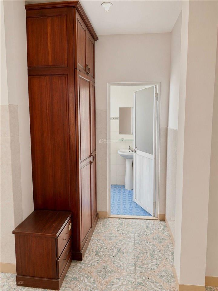 Nhà mặt tiền khu phố tây bùi viện.
 với vị trí cực kỳ đắc địa  kinh doanh quán bar, khách sạn