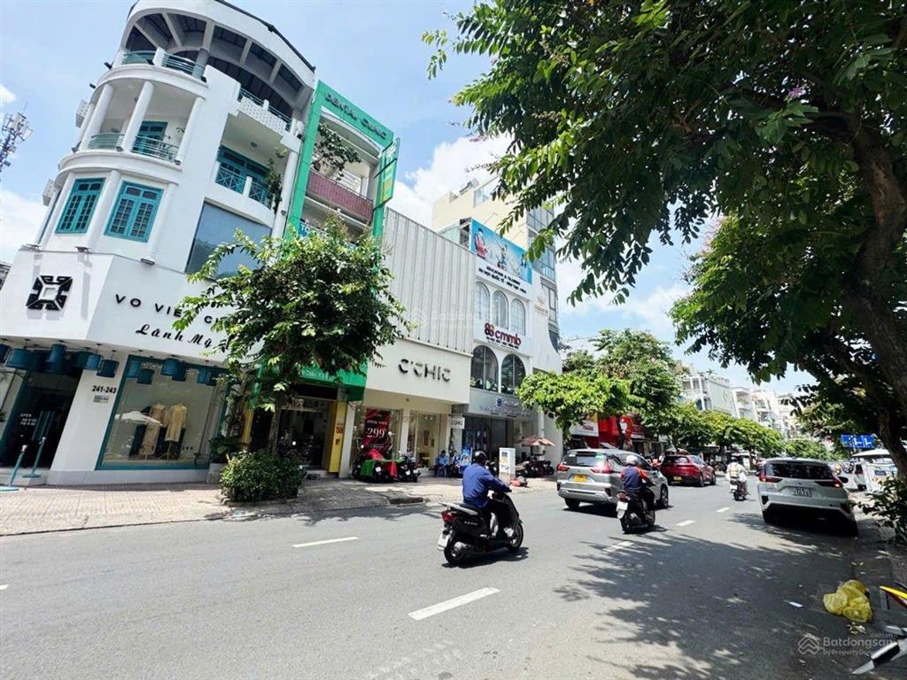Siêu phẩm 5 tầng kiến trúc sư thiết kế ngay trung tâm  quận 3. 12 tỷ