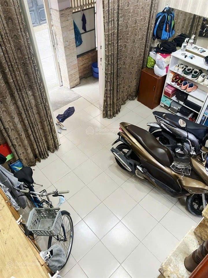Nhà 3 tầng  mặt tiền 4,5m  hxh  thông đô thành quận 3
