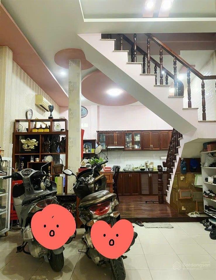 Nhà 3 tầng  mặt tiền 4,5m  hxh  thông đô thành quận 3