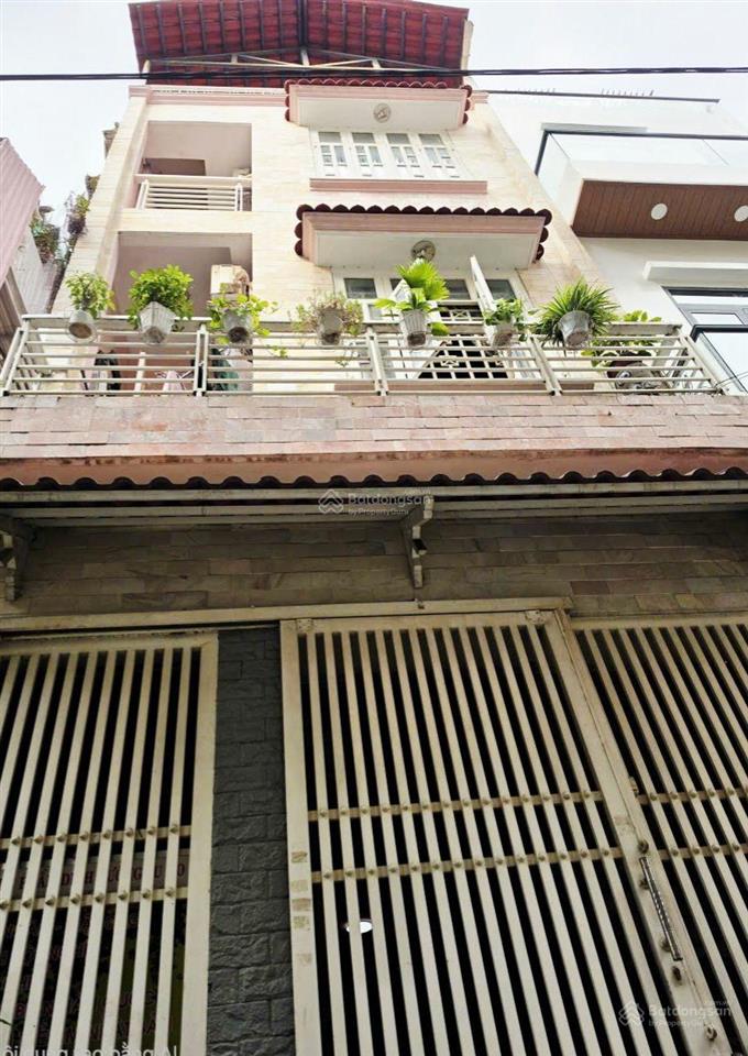 Nhà 3 tầng  mặt tiền 4,5m  hxh  thông đô thành quận 3