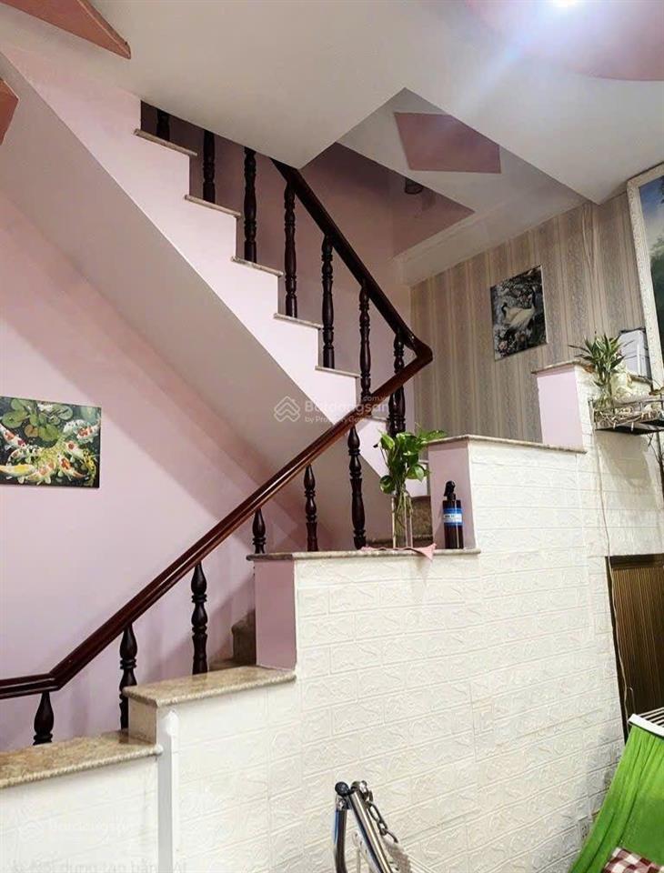 Nhà 3 tầng  mặt tiền 4,5m  hxh  thông đô thành quận 3