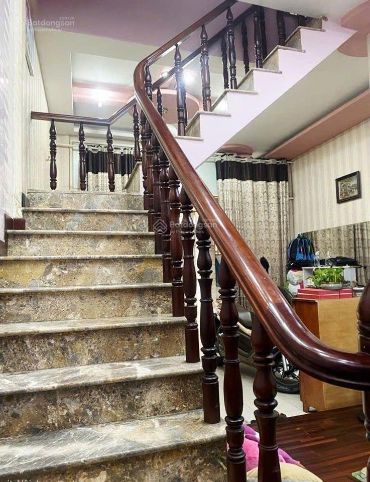 Nhà 3 tầng  mặt tiền 4,5m  hxh  thông đô thành quận 3