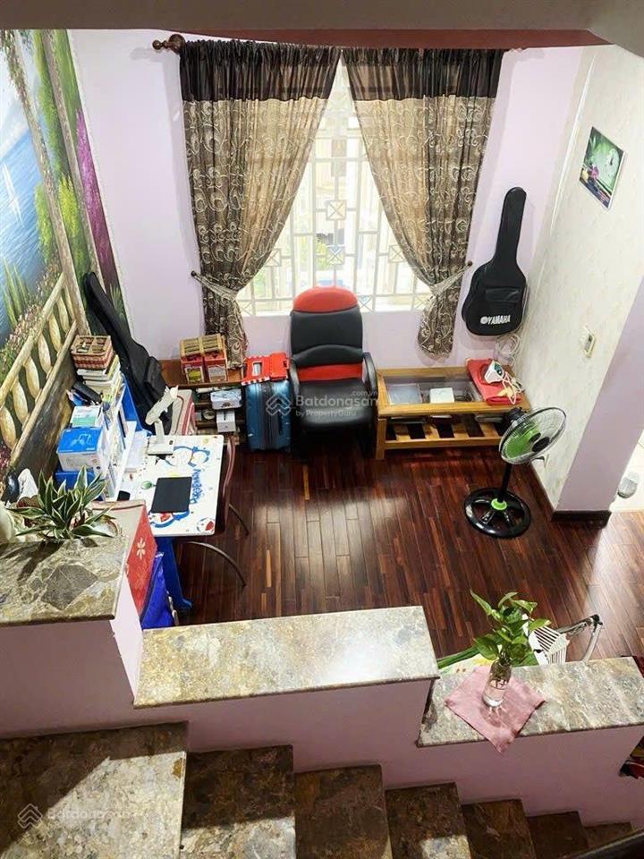 Nhà 3 tầng  mặt tiền 4,5m  hxh  thông đô thành quận 3