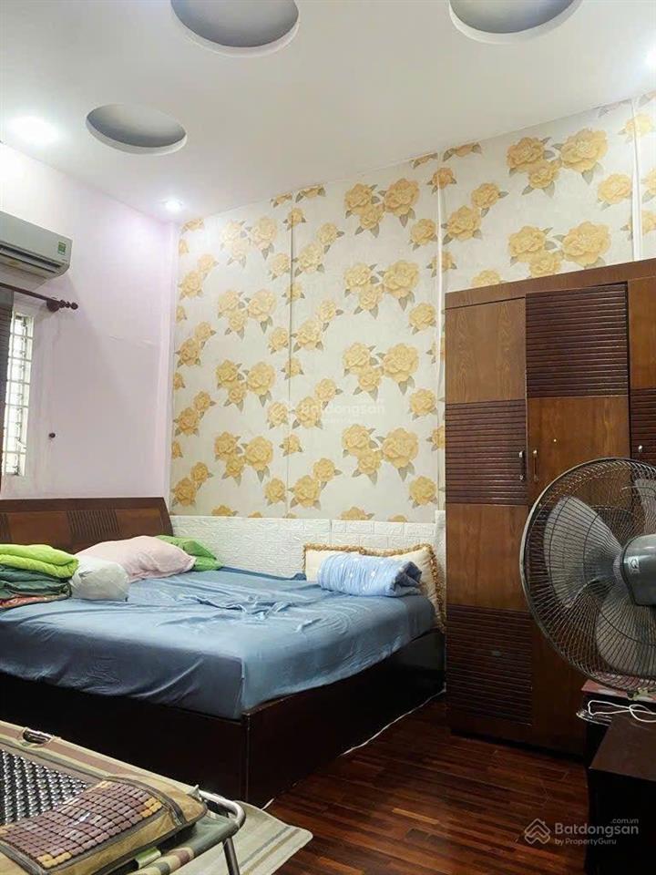 Nhà 3 tầng  mặt tiền 4,5m  hxh  thông đô thành quận 3