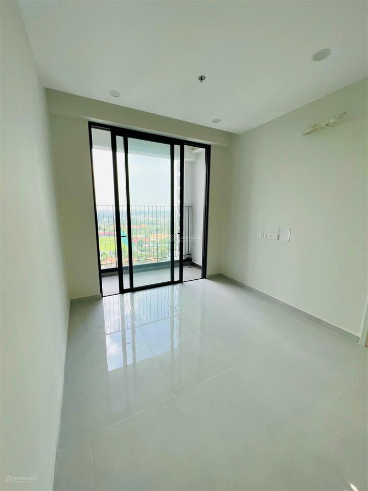 The emerald golf view 1pn đối diện vsip1 và aeon mall  5,5 triệu/tháng