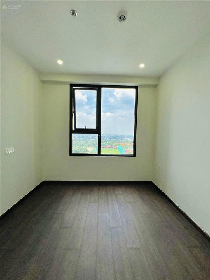 The emerald golf view 1pn đối diện vsip1 và aeon mall  5,5 triệu/tháng