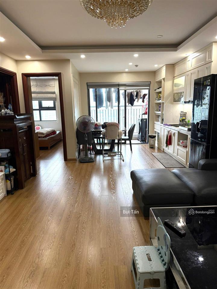 Bán gấp căn hộ tòa central field trung kính dt 68m2, 2 pn, tầng trung, view thoáng, nội thất đẹp
