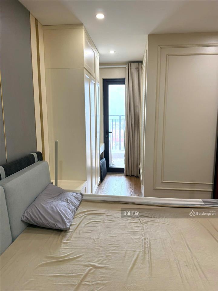 Bán gấp căn hộ tòa central field trung kính dt 68m2, 2 pn, tầng trung, view thoáng, nội thất đẹp