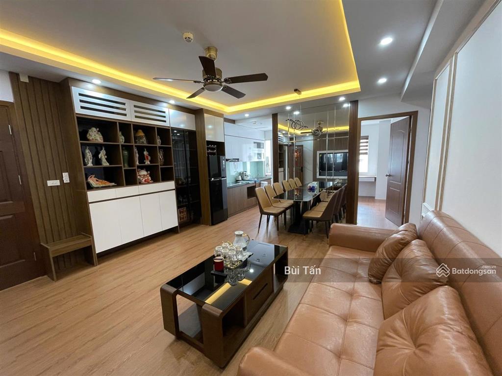 Bán gấp căn hộ chung cư 30t nam trung yên dt 59m2, 2 phòng ngủ nội thất đẹp, view hồ điều hòa