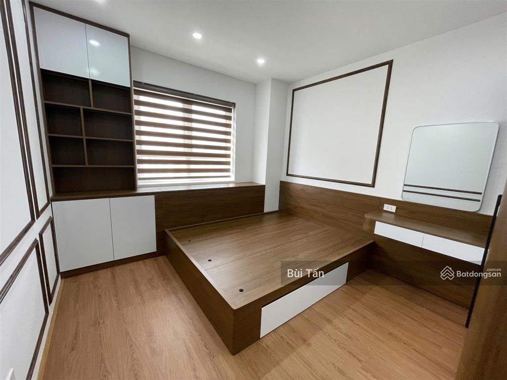 Bán gấp căn hộ chung cư 30t nam trung yên dt 59m2, 2 phòng ngủ nội thất đẹp, view hồ điều hòa