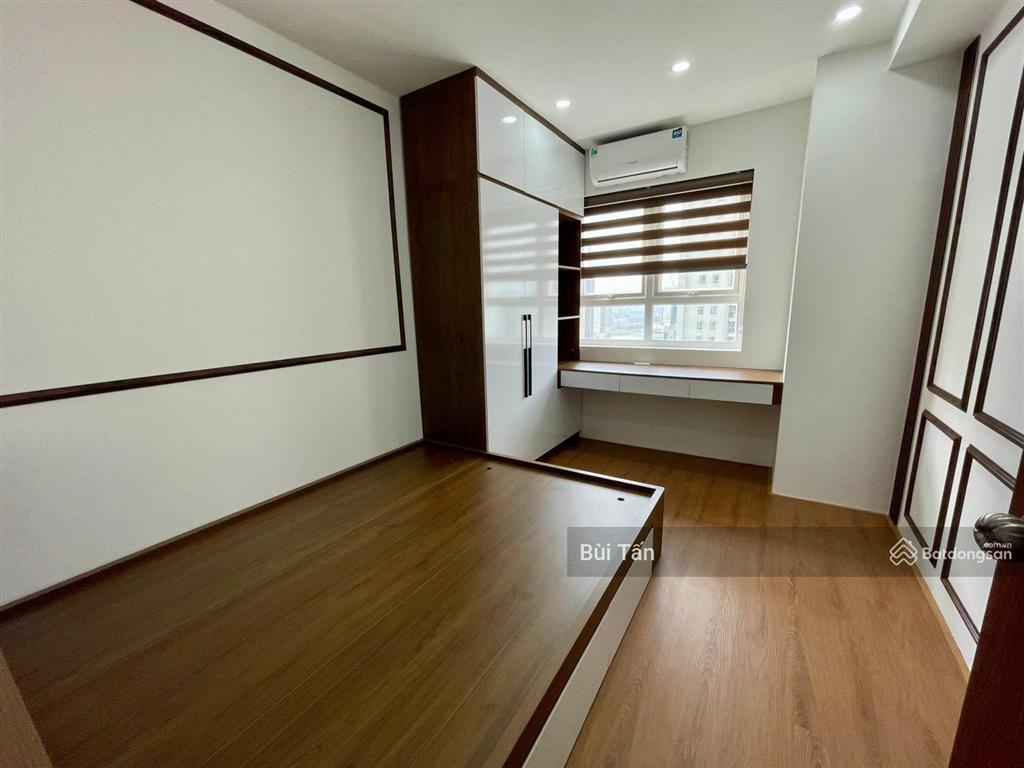 Bán gấp căn hộ chung cư 30t nam trung yên dt 59m2, 2 phòng ngủ nội thất đẹp, view hồ điều hòa