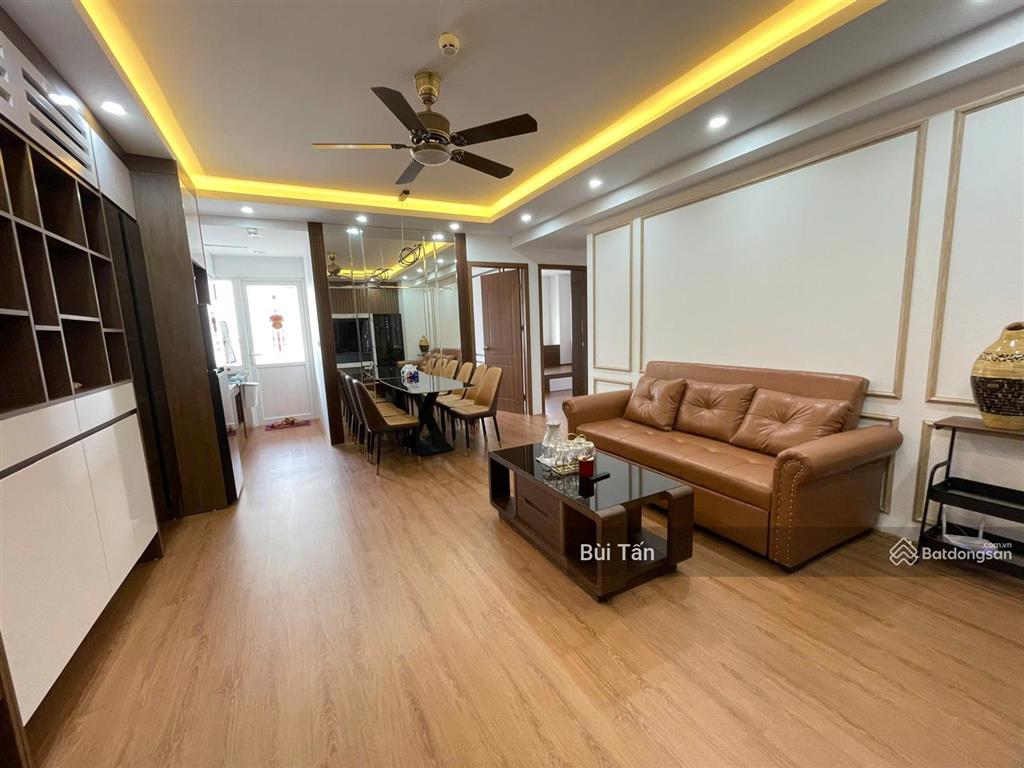Bán gấp căn hộ chung cư 30t nam trung yên dt 59m2, 2 phòng ngủ nội thất đẹp, view hồ điều hòa
