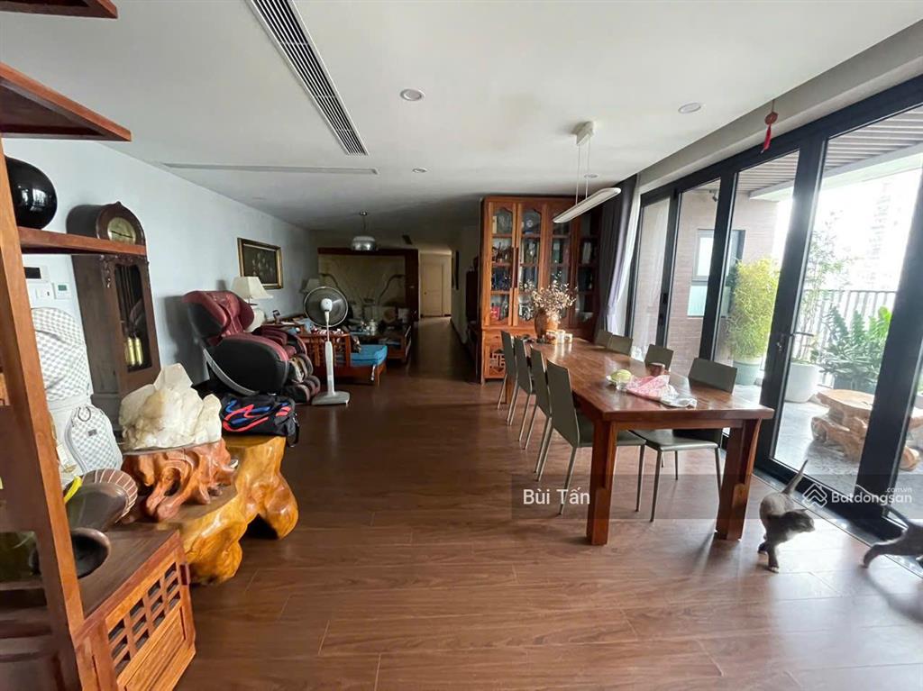 Bán căn penhouse tòa phú gia residence dt 230m2 thiết kế 4 phòng ngủ, có sân vườn, căn góc view đẹp