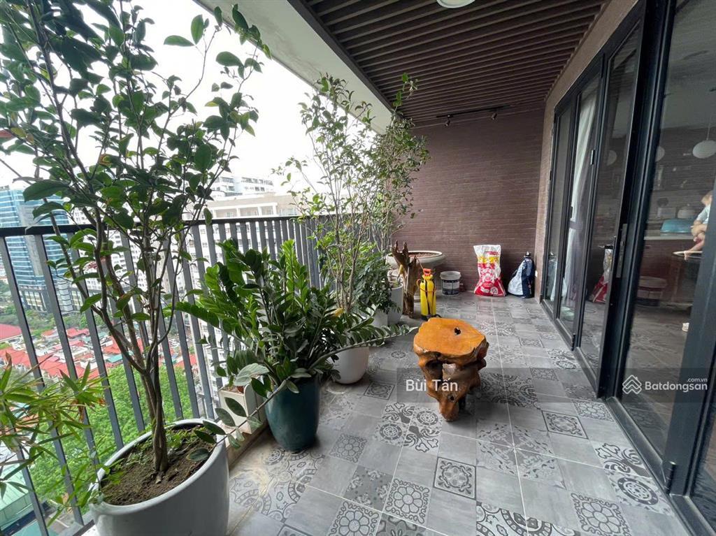 Bán căn penhouse tòa phú gia residence dt 230m2 thiết kế 4 phòng ngủ, có sân vườn, căn góc view đẹp