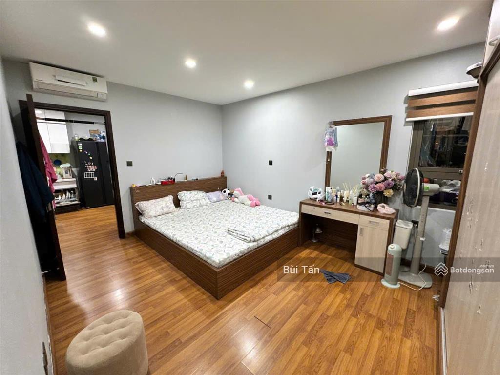 Cho thuê căn hộ home city trung kính dt 71,3m2, thiết kế 2 phòng ngủ, 2 wc, đủ đồ, tầng đẹp thoáng