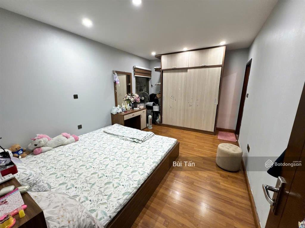 Cho thuê căn hộ home city trung kính dt 71,3m2, thiết kế 2 phòng ngủ, 2 wc, đủ đồ, tầng đẹp thoáng