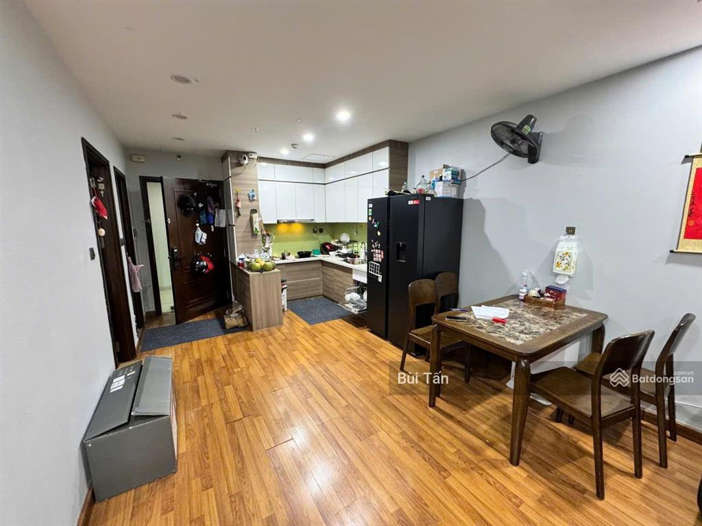 Cho thuê căn hộ home city trung kính dt 71,3m2, thiết kế 2 phòng ngủ, 2 wc, đủ đồ, tầng đẹp thoáng