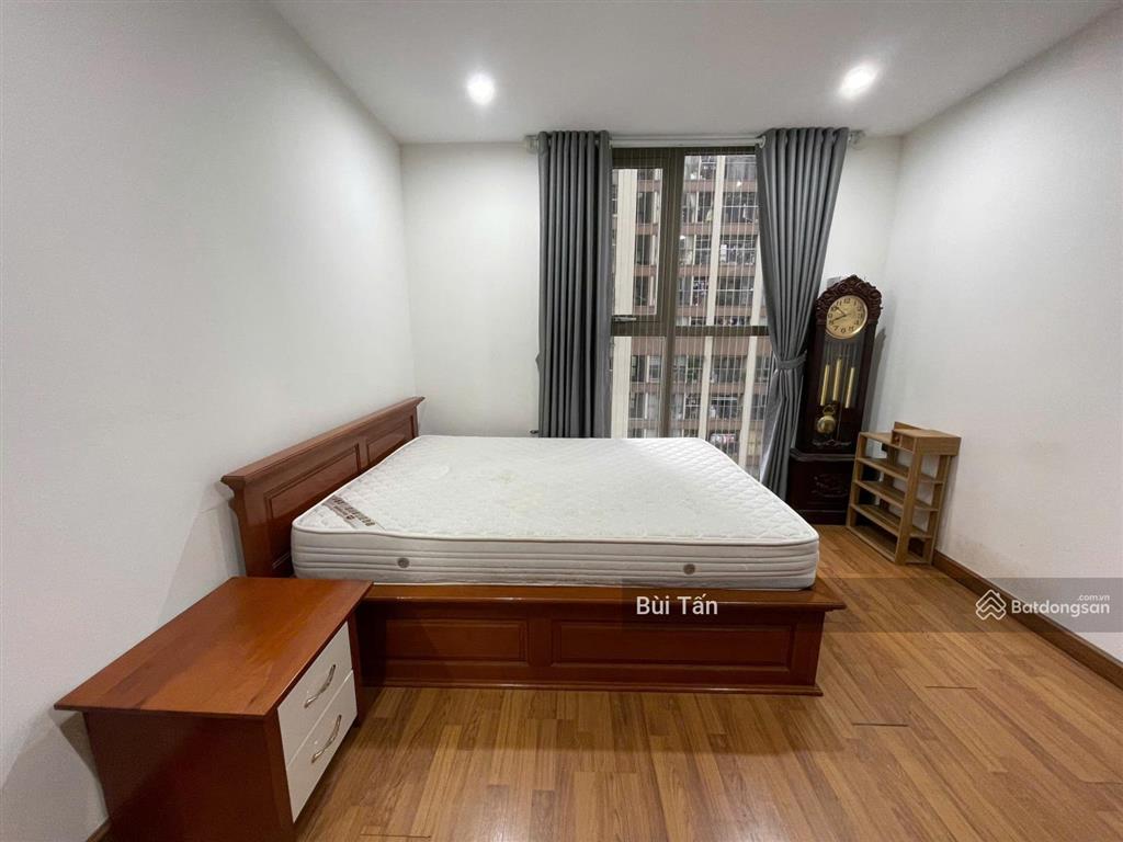 Bán gấp căn hộ chung cư home city trung kính 71,3m2, 2 phòng ngủ, 2 wc, tầng trung, view đẹp thoáng
