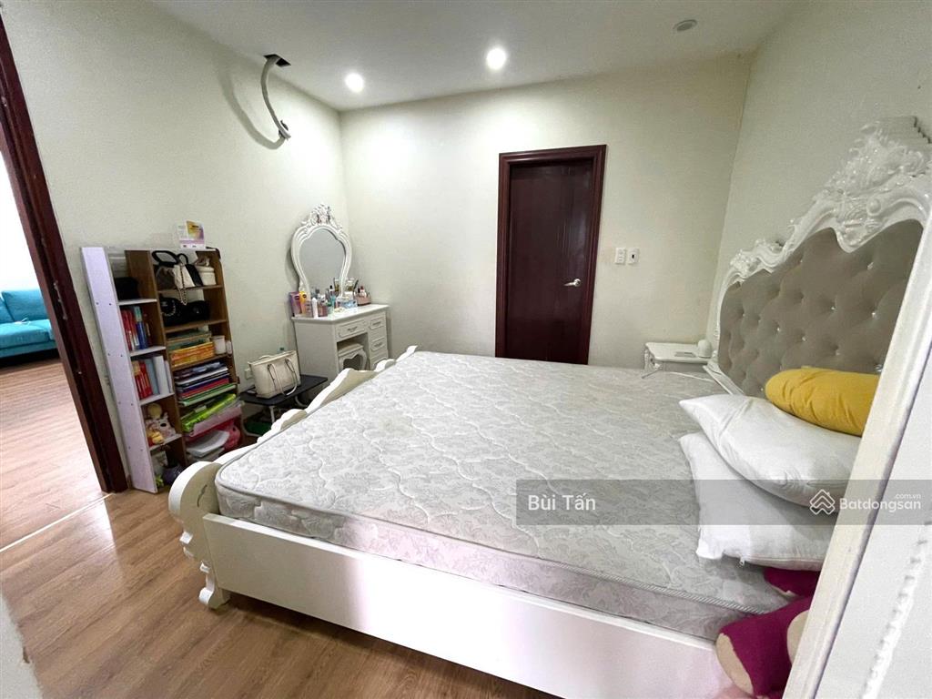 Bán căn hộ tòa central field 219 trung kính dt 71m2, 2 phòng ngủ, 2 wc, tầng đẹp, nội thất hiện đại