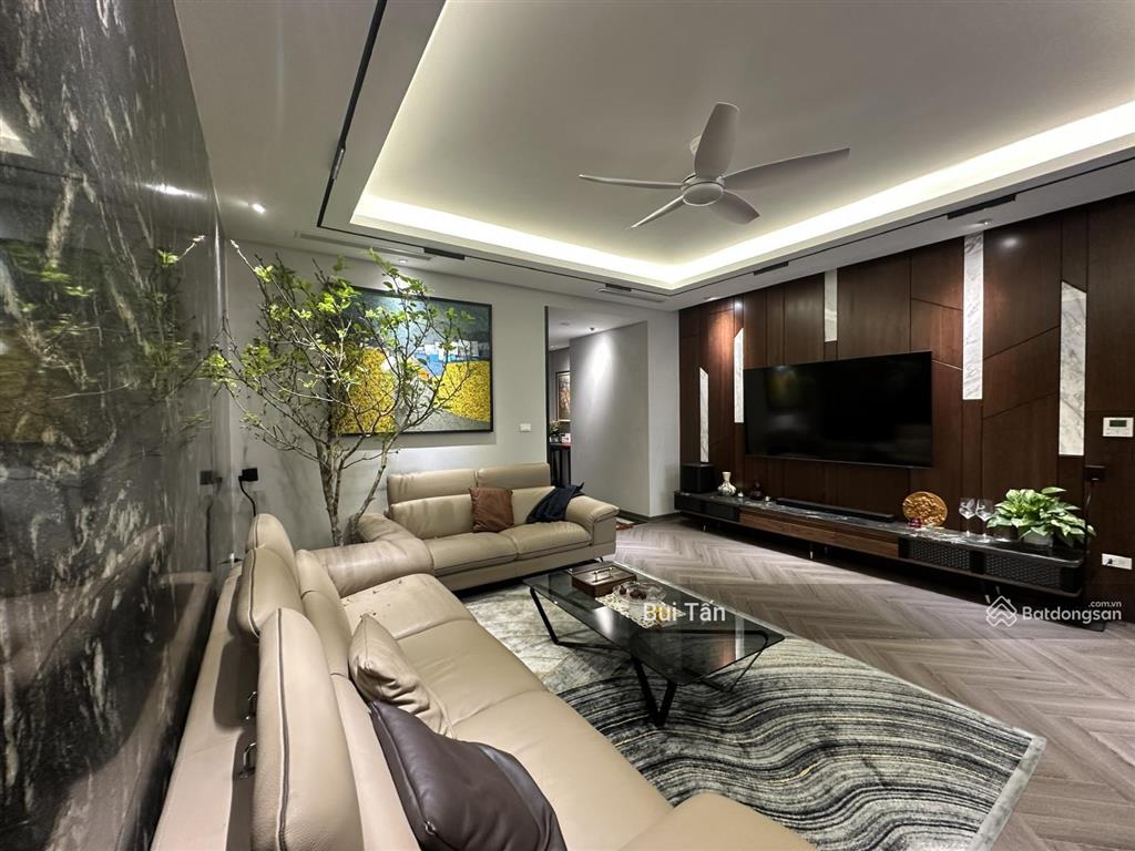 Bán căn hộ chung cư home city trung kính 105m2, 3 phòng ngủ, 2 wc, nội thất hiện đại, có lốt ô tô
