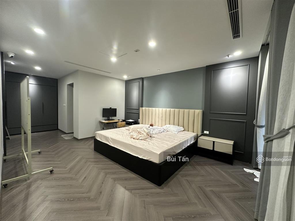 Bán căn hộ chung cư home city trung kính 105m2, 3 phòng ngủ, 2 wc, nội thất hiện đại, có lốt ô tô