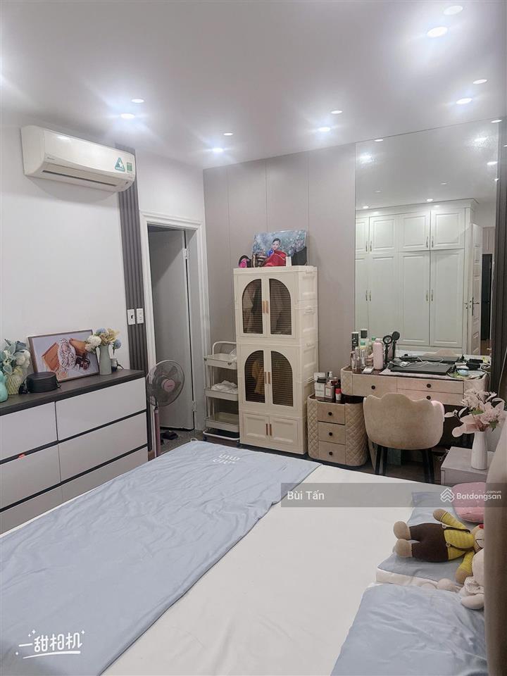 Bán căn hộ tòa central field trung kính dt 74m2, 2 pn, nội thất đẹp, view thoáng, vào ở được ngay