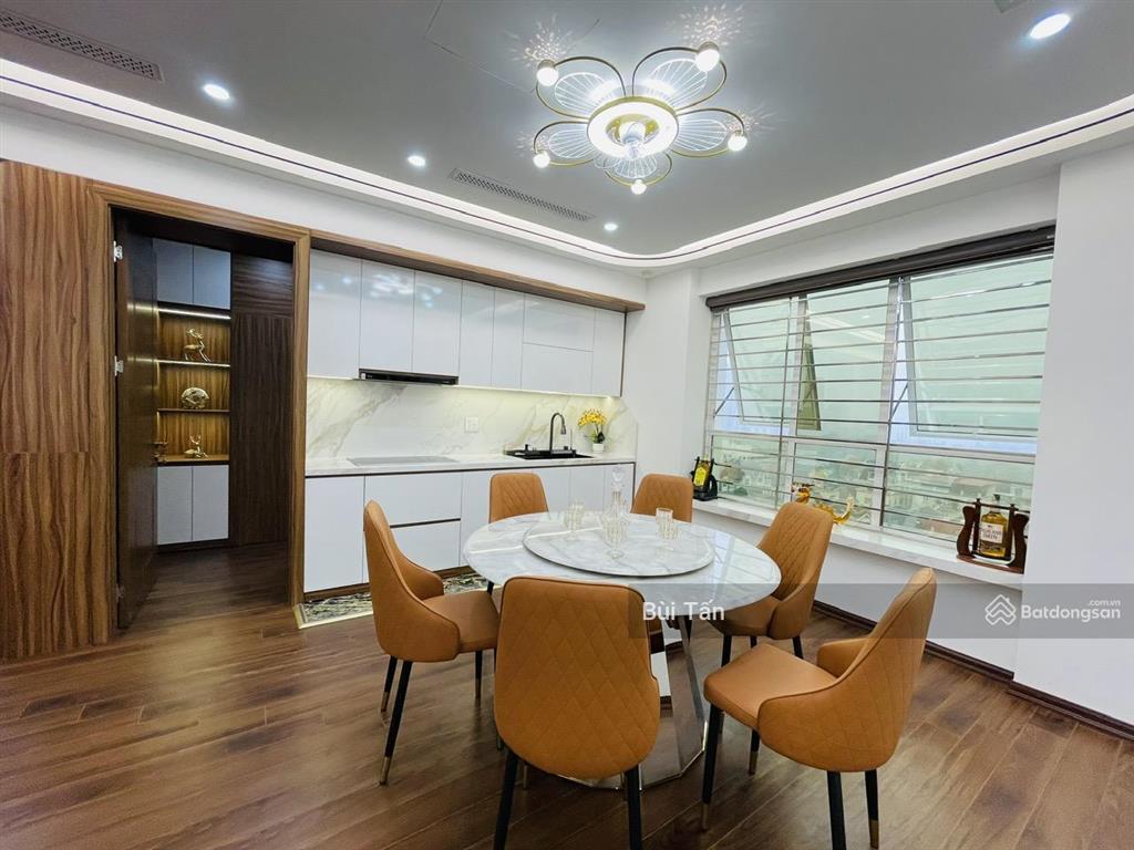 Bán gấp căn hộ chung cư kđt dịch vọng dt 126m2, 3 phòng ngủ, nội thất đẹp, view công viên cầu giấy