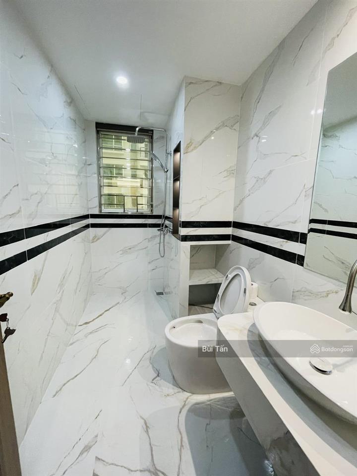 Bán gấp căn hộ chung cư kđt dịch vọng dt 126m2, 3 phòng ngủ, nội thất đẹp, view công viên cầu giấy