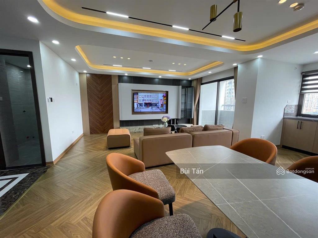 Bán căn hộ tòa star tower dt 100m2, 2 pn, 2vs nội thất đẹp, có lốt ô tô, gần công viên cầu giấy