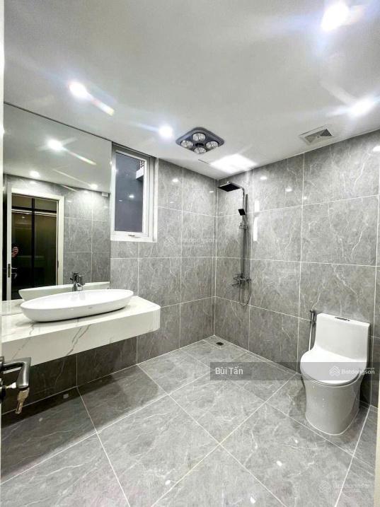 Bán căn hộ tòa viện chiến lược khoa học công an 135.4m2, 4 phòng ngủ tầng trung đẹp căn góc thoáng