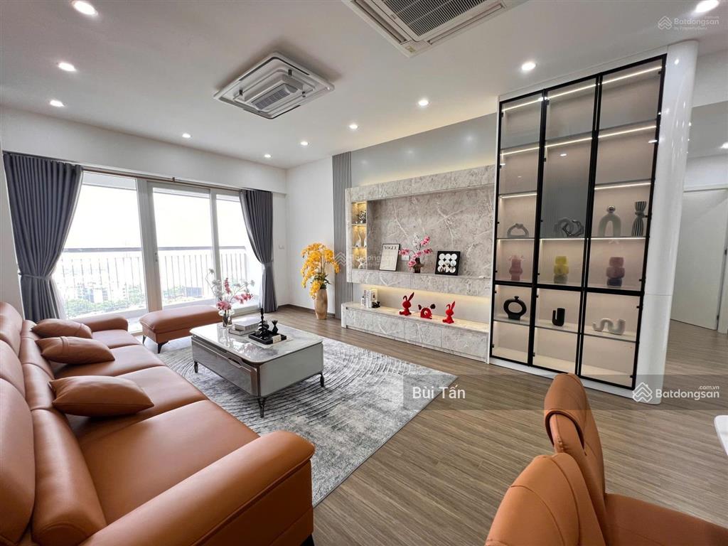 Bán căn hộ tòa viện chiến lược khoa học công an 135.4m2, 4 phòng ngủ tầng trung đẹp căn góc thoáng