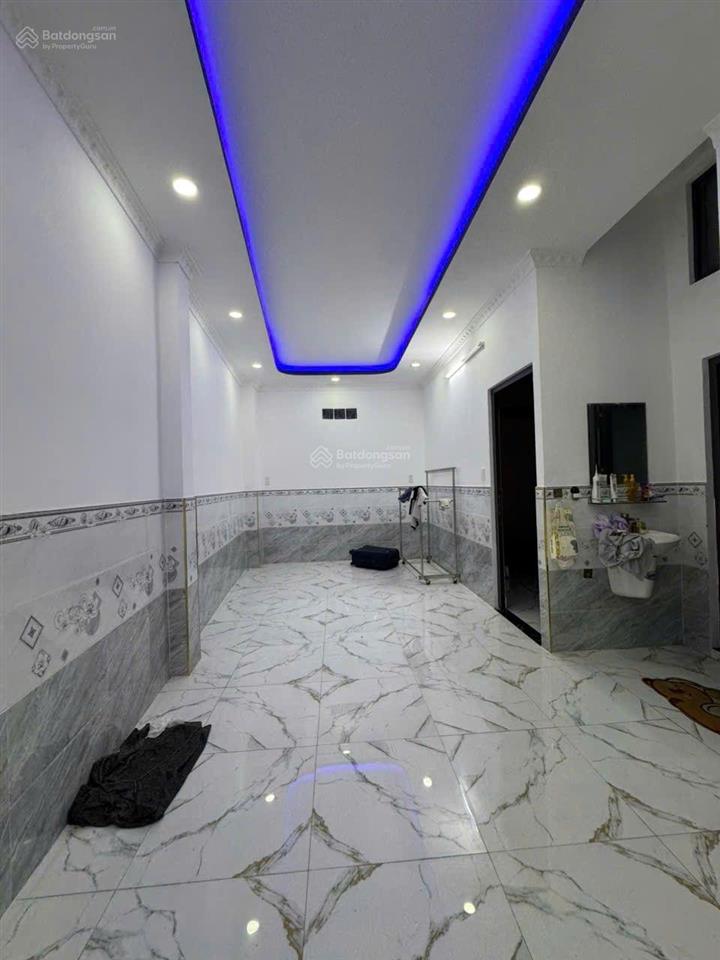 Nhà 3 tầng ngang 5,5m đường 6m ô tô ngủ trong nhà shr chỉ 4,6 tỷ