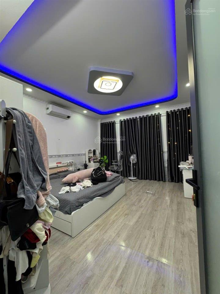 Nhà 3 tầng ngang 5,5m đường 6m ô tô ngủ trong nhà shr chỉ 4,6 tỷ