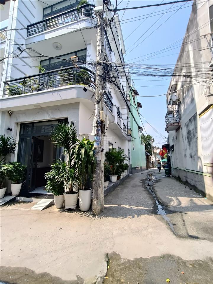 Chỉ 4,6 tỷ nhà 3 lầu + tum hẻm thông 5m ô tô vào tận nhà gần trường cấp 1, 2, 3, thới an q12