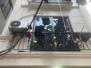 Cần bán nhà cc lai xá 52m2 xây 7 tầng thang máy , oto tải đỗ cửa 10 phòng khép kín mà chỉ 11 tỉ v