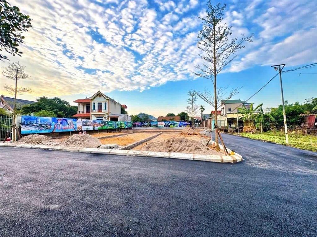 Bác nào thuộc hộ đền bù quốc lộ 6  về e bán rẻ cho lô đất định cư nhé