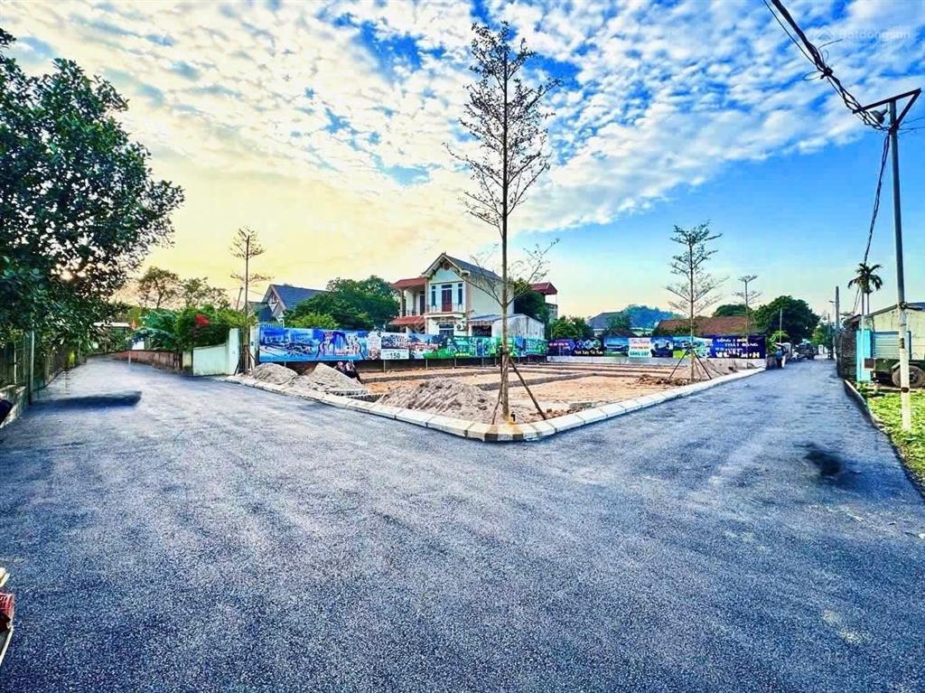 Bác nào thuộc hộ đền bù quốc lộ 6  về e bán rẻ cho lô đất định cư nhé
