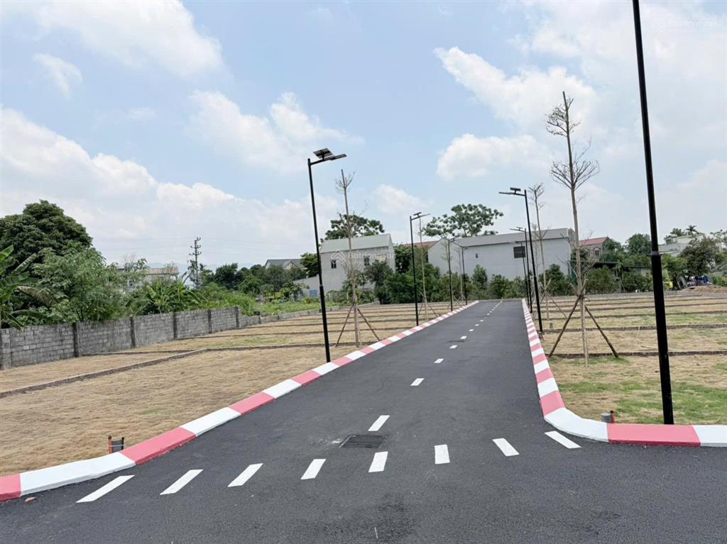 Lô góc 2 mặt tiền 92m fun ont tọa lạc thôn gò cáo xã xuân mai thành phố hà nội
vi trí trung tâm xã