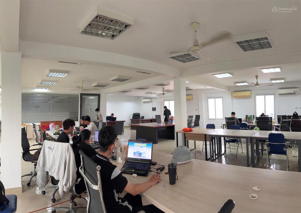 Cho thuê gấp tòa nhà mặt tiền đường trường sơn kế bên sân bay tân sơn nhất