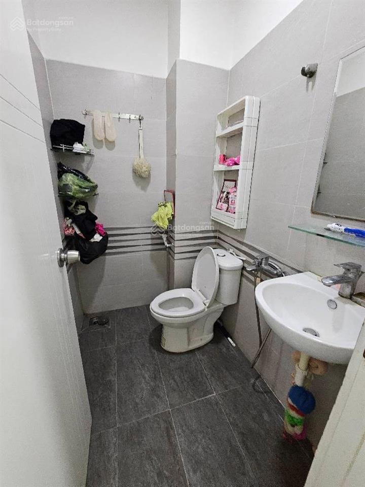 Tầm giá 6.x tỷ nhà 4 tầng gần mặt tiền q6 gần như không có căn thứ 2 để so sánh.4pn,5wc .hậu giang