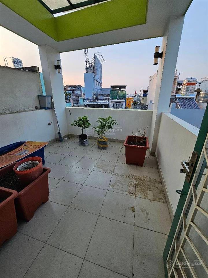 Tầm giá 6.x tỷ nhà 4 tầng gần mặt tiền q6 gần như không có căn thứ 2 để so sánh.4pn,5wc .hậu giang