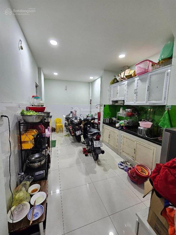 Tầm giá 6.x tỷ nhà 4 tầng gần mặt tiền q6 gần như không có căn thứ 2 để so sánh.4pn,5wc .hậu giang