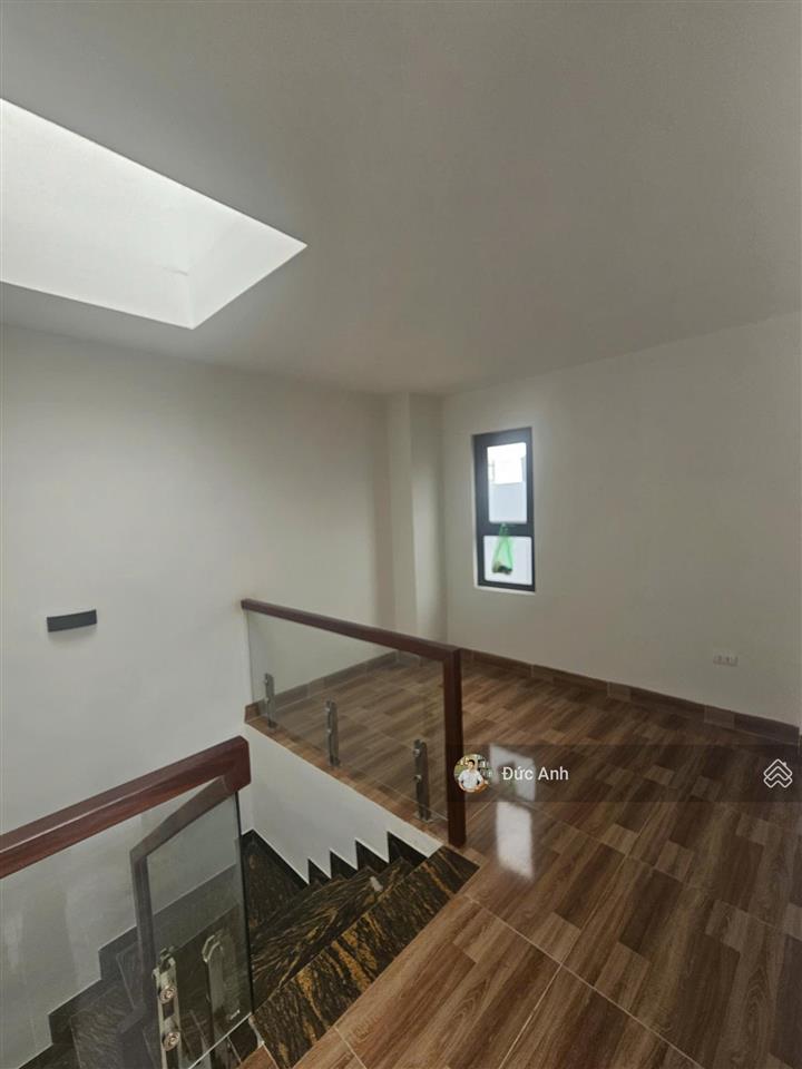 Nhà mới 6 tầng giá chỉ 7,1 tỷ ở ngay cổ linh, thạch bàn  view biệt thự thoáng sáng  ôtô đỗ cổng