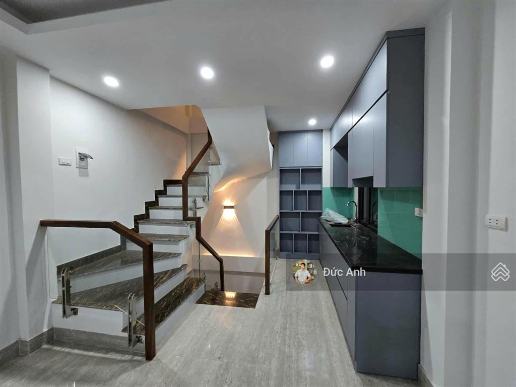 Nhà mới 6 tầng giá chỉ 7,1 tỷ ở ngay cổ linh, thạch bàn  view biệt thự thoáng sáng  ôtô đỗ cổng