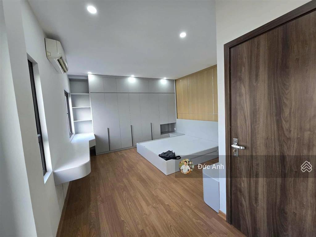 Nhà mới 6 tầng giá chỉ 7,1 tỷ ở ngay cổ linh, thạch bàn  view biệt thự thoáng sáng  ôtô đỗ cổng