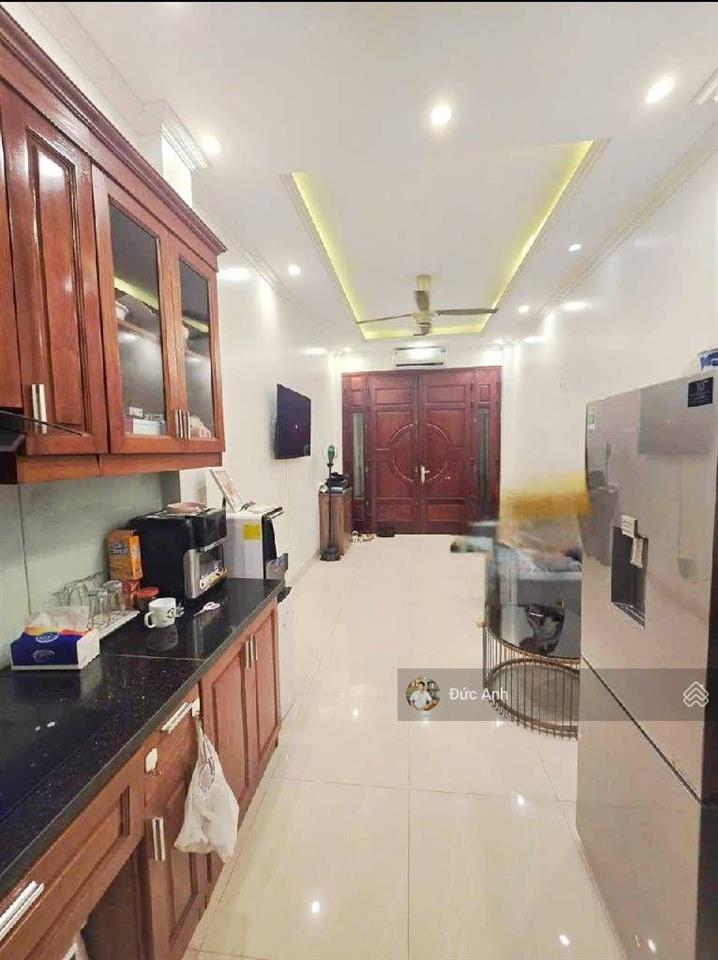 Nhà đẹp ở ngay  ngõ nông  trung tâm thạch bàn  nhiều tiện ích  an sinh đẳng cấp  5 tầng 6,8tỷ