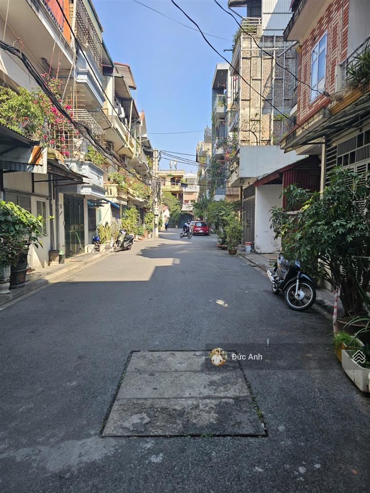 Nhà đẹp ở ngay  ngõ nông  trung tâm thạch bàn  nhiều tiện ích  an sinh đẳng cấp  5 tầng 6,8tỷ