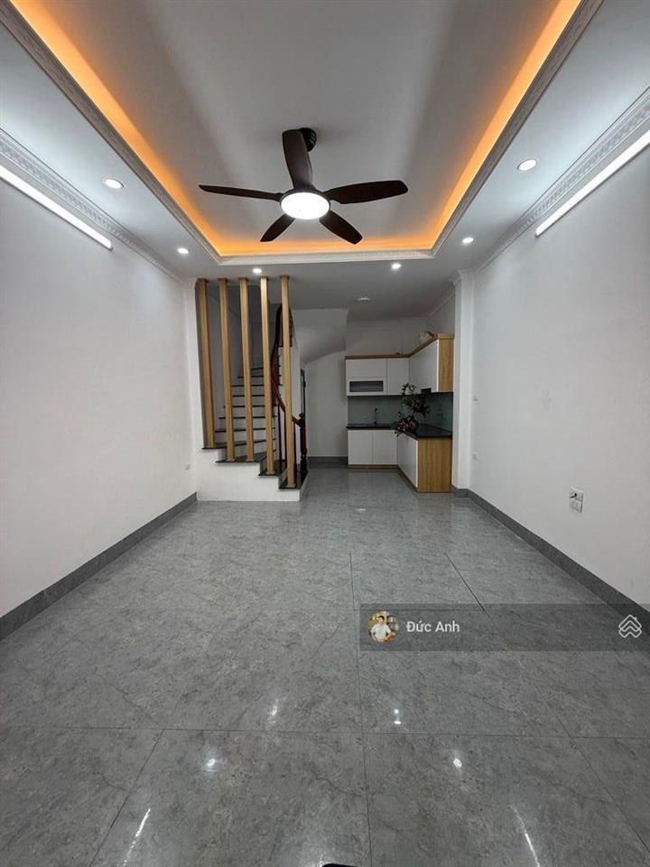 Nhỉnh 6 tỷ có ngay nhà đẹp 40m2 ở ngay việt hưng  trung tâm long biên  chủ tư xây 5 tầng