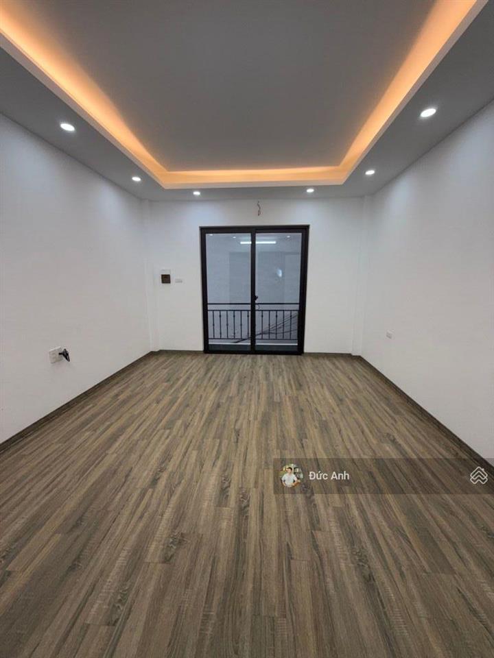 Nhỉnh 6 tỷ có ngay nhà đẹp 40m2 ở ngay việt hưng  trung tâm long biên  chủ tư xây 5 tầng